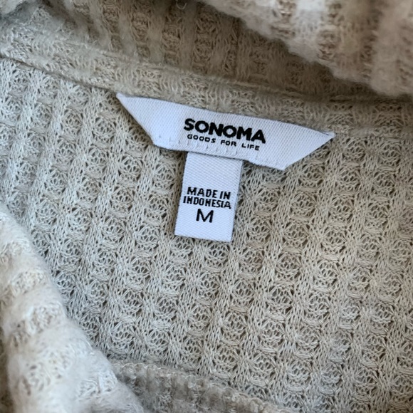 Two women’s sweaters - Picture 4 of 4